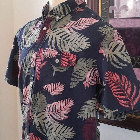 Old Navy Linen & Cotton Blend, Slim fit, Tropical Design, Button Down Shirt - Picture 1 of 12